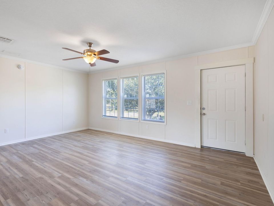 For Sale: $330,000 (4 beds, 2 baths, 1800 Square Feet)