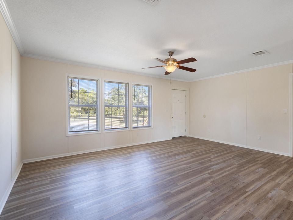 For Sale: $330,000 (4 beds, 2 baths, 1800 Square Feet)