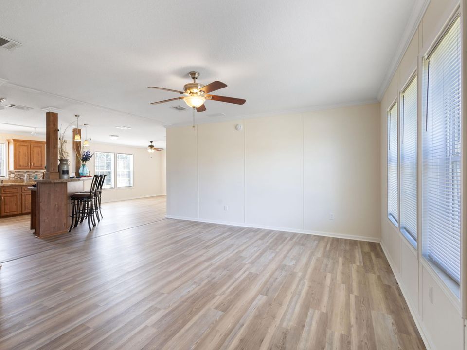 For Sale: $330,000 (4 beds, 2 baths, 1800 Square Feet)