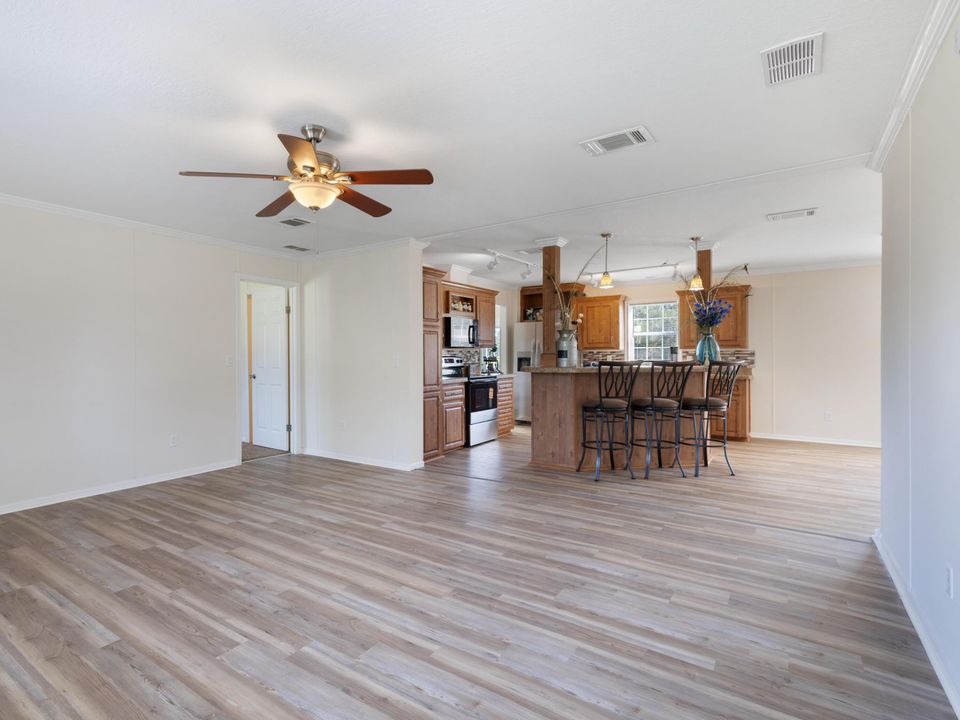 For Sale: $330,000 (4 beds, 2 baths, 1800 Square Feet)