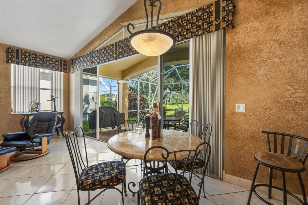 合同活跃: $299,000 (3 贝兹, 2 浴室, 2192 平方英尺)