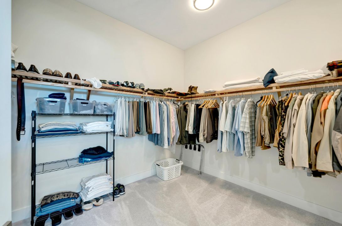 For Sale: $2,095,000 (3 beds, 2 baths, 3240 Square Feet)