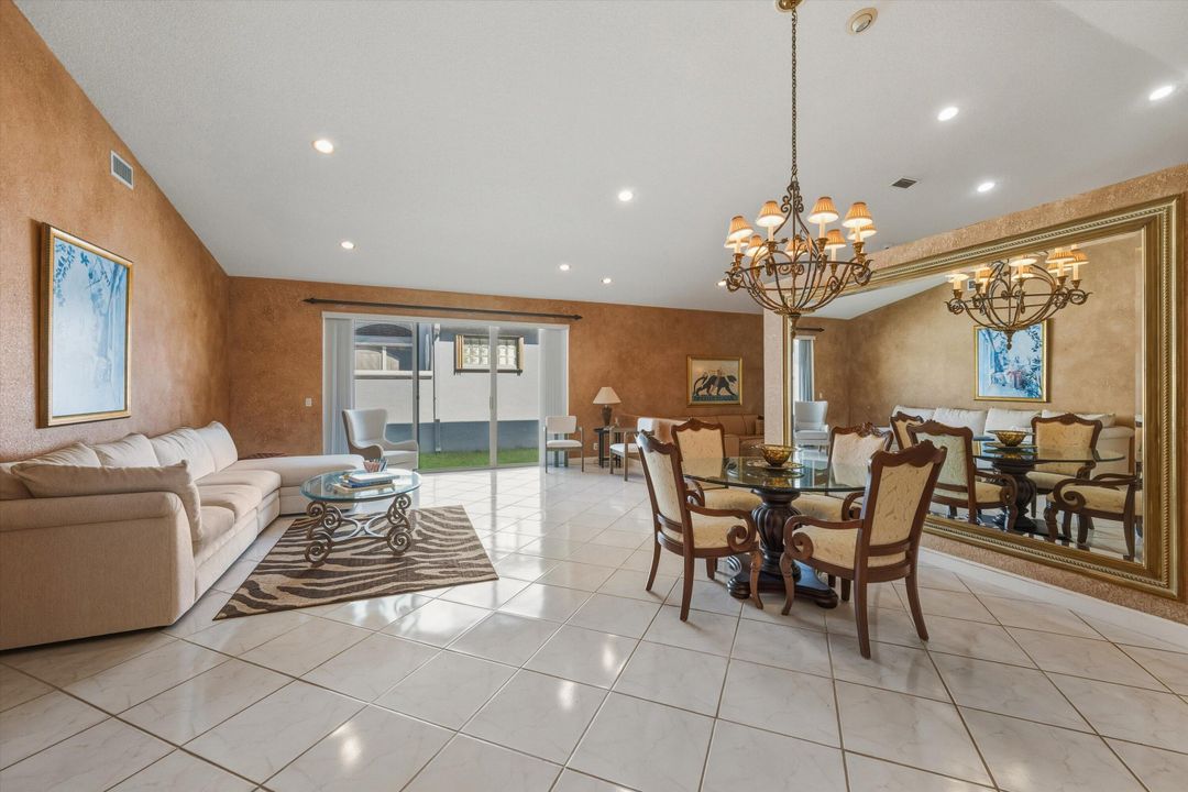 合同活跃: $299,000 (3 贝兹, 2 浴室, 2192 平方英尺)