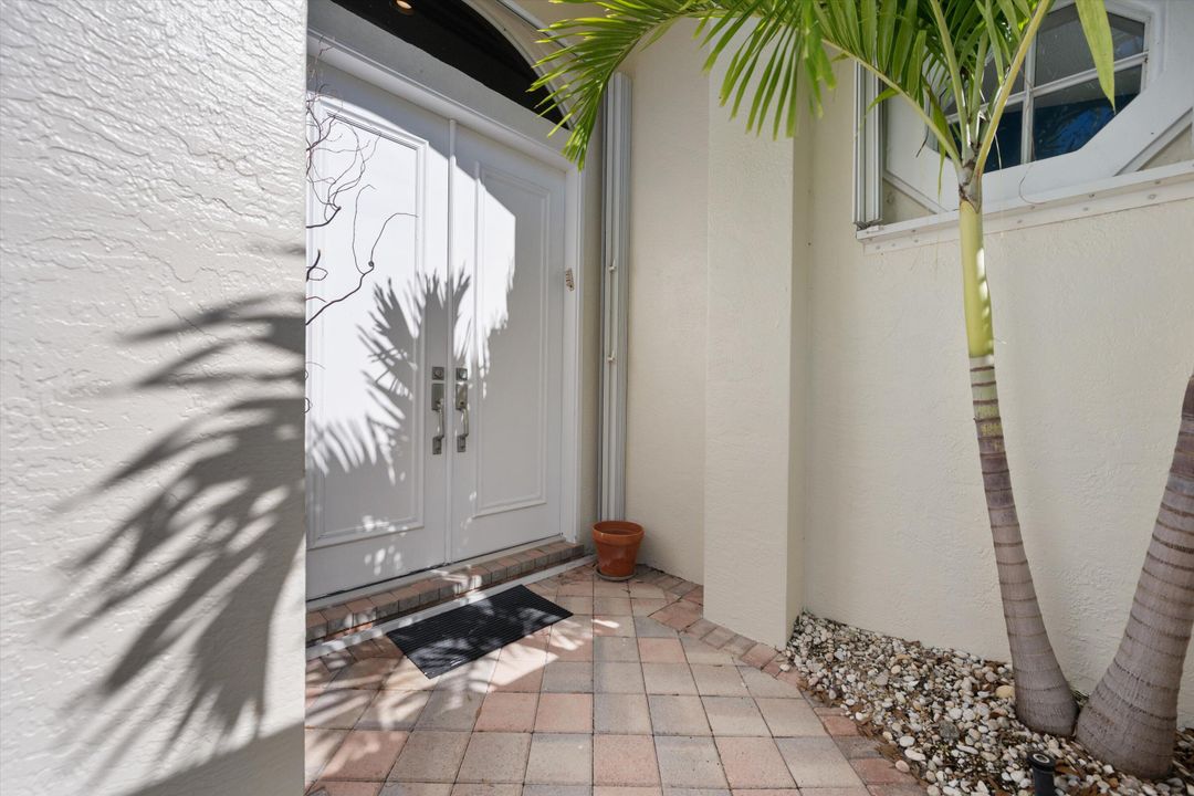 合同活跃: $299,000 (3 贝兹, 2 浴室, 2192 平方英尺)