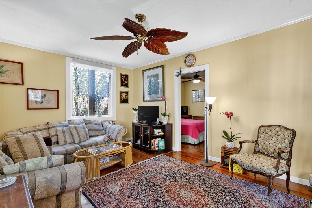 На продажу: $1,200,000 (4 спален, 2 ванн, 2302 Квадратных фут)