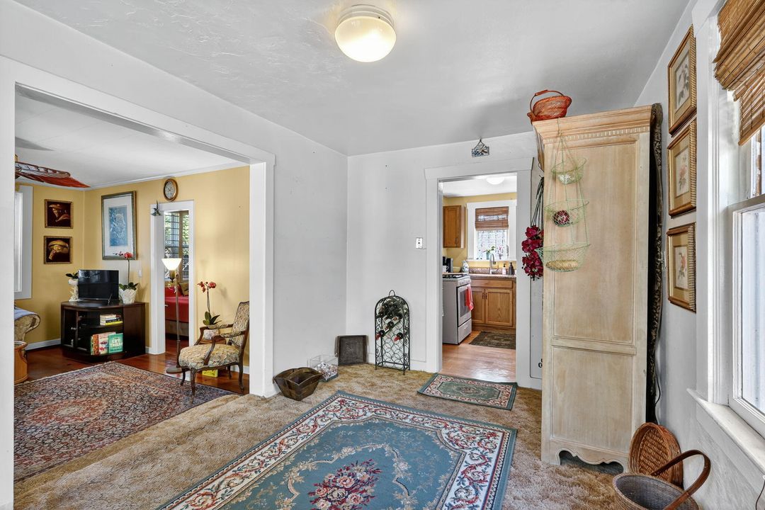 На продажу: $1,200,000 (4 спален, 2 ванн, 2302 Квадратных фут)