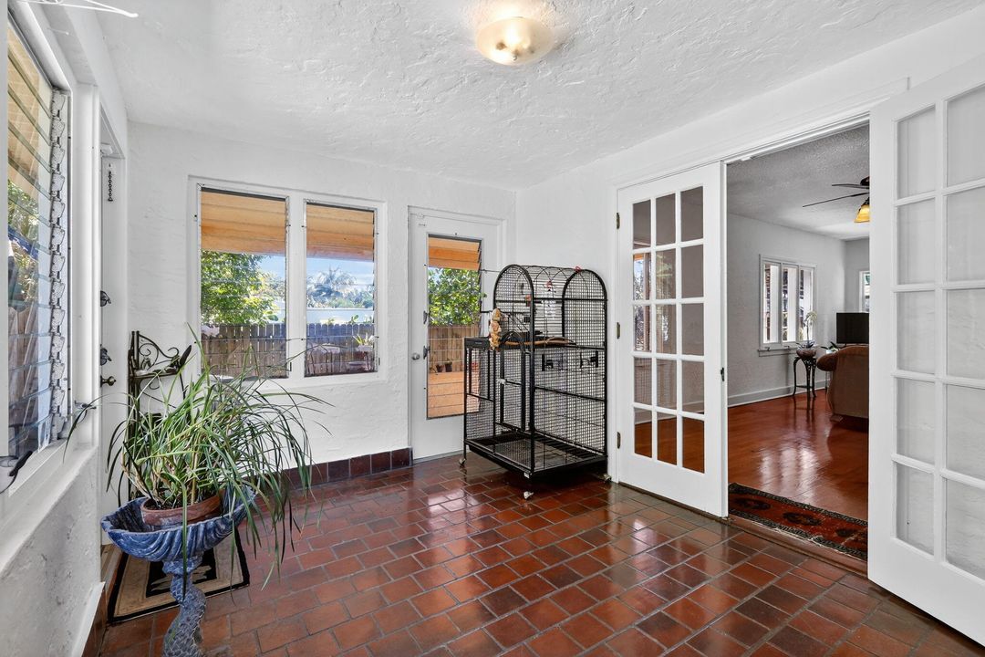 На продажу: $1,200,000 (4 спален, 2 ванн, 2302 Квадратных фут)