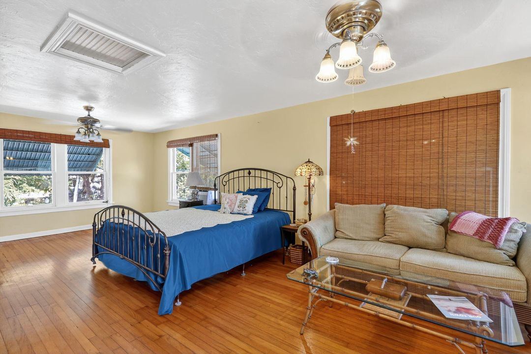 На продажу: $1,200,000 (4 спален, 2 ванн, 2302 Квадратных фут)