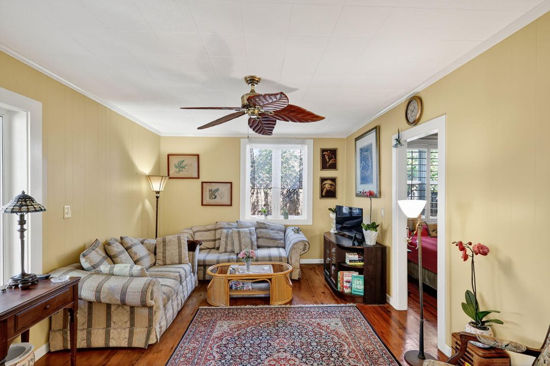 На продажу: $1,200,000 (4 спален, 2 ванн, 2302 Квадратных фут)