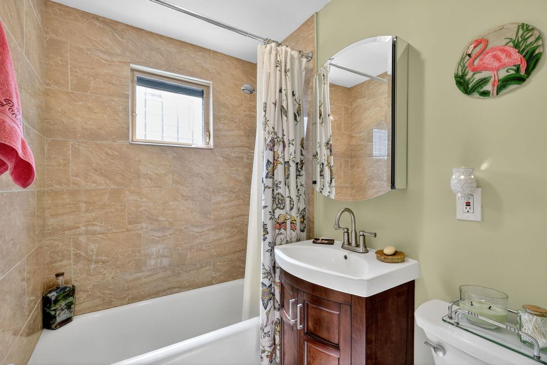 На продажу: $1,200,000 (4 спален, 2 ванн, 2302 Квадратных фут)