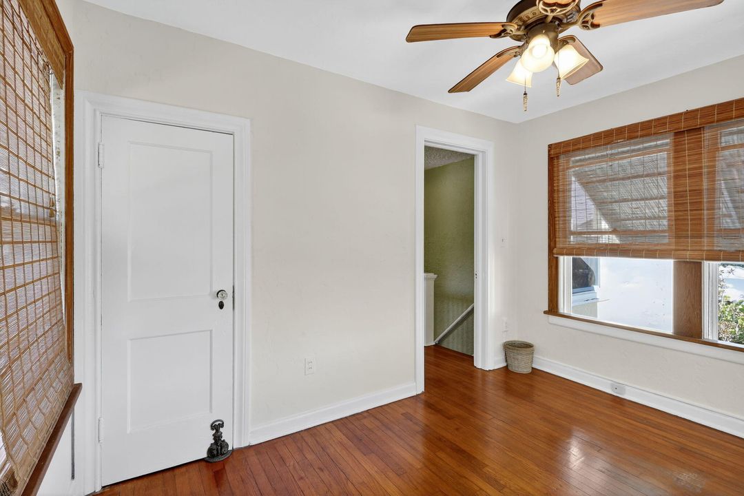 На продажу: $1,200,000 (4 спален, 2 ванн, 2302 Квадратных фут)