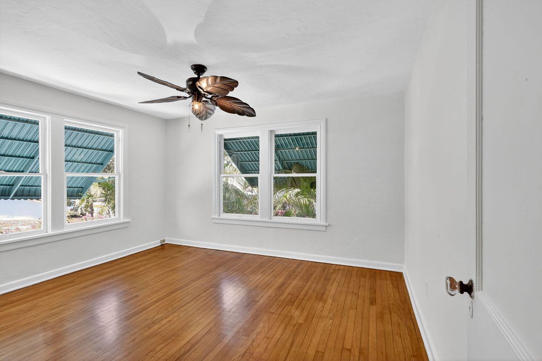 На продажу: $1,200,000 (4 спален, 2 ванн, 2302 Квадратных фут)