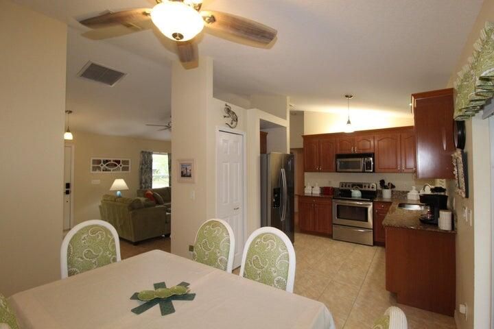 出租: $2,500 (3 贝兹, 2 浴室, 1300 平方英尺)