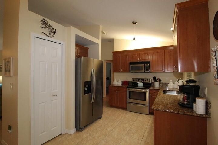 出租: $2,500 (3 贝兹, 2 浴室, 1300 平方英尺)