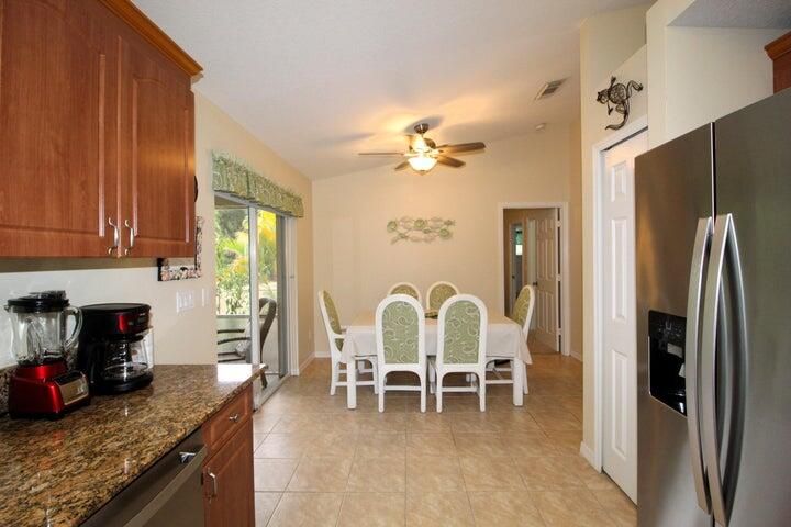 出租: $2,500 (3 贝兹, 2 浴室, 1300 平方英尺)