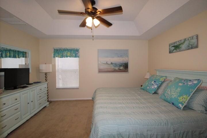 出租: $2,500 (3 贝兹, 2 浴室, 1300 平方英尺)