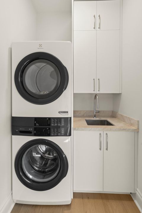 For Sale: $2,750,000 (3 beds, 3 baths, 2792 Square Feet)