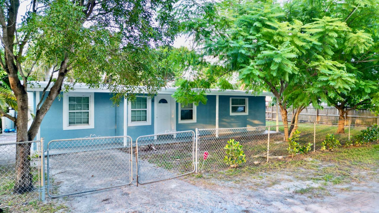 En Venta: $469,000 (3 camas, 2 baños, 1100 Pies cuadrados)