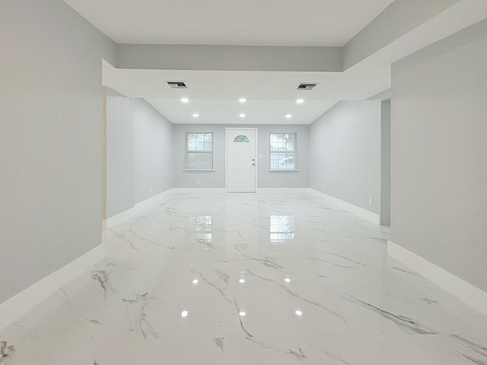 En Venta: $469,000 (3 camas, 2 baños, 1100 Pies cuadrados)