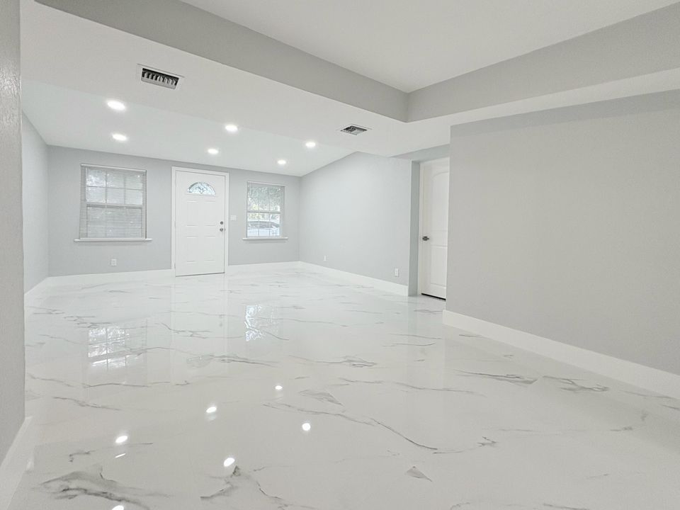 En Venta: $469,000 (3 camas, 2 baños, 1100 Pies cuadrados)