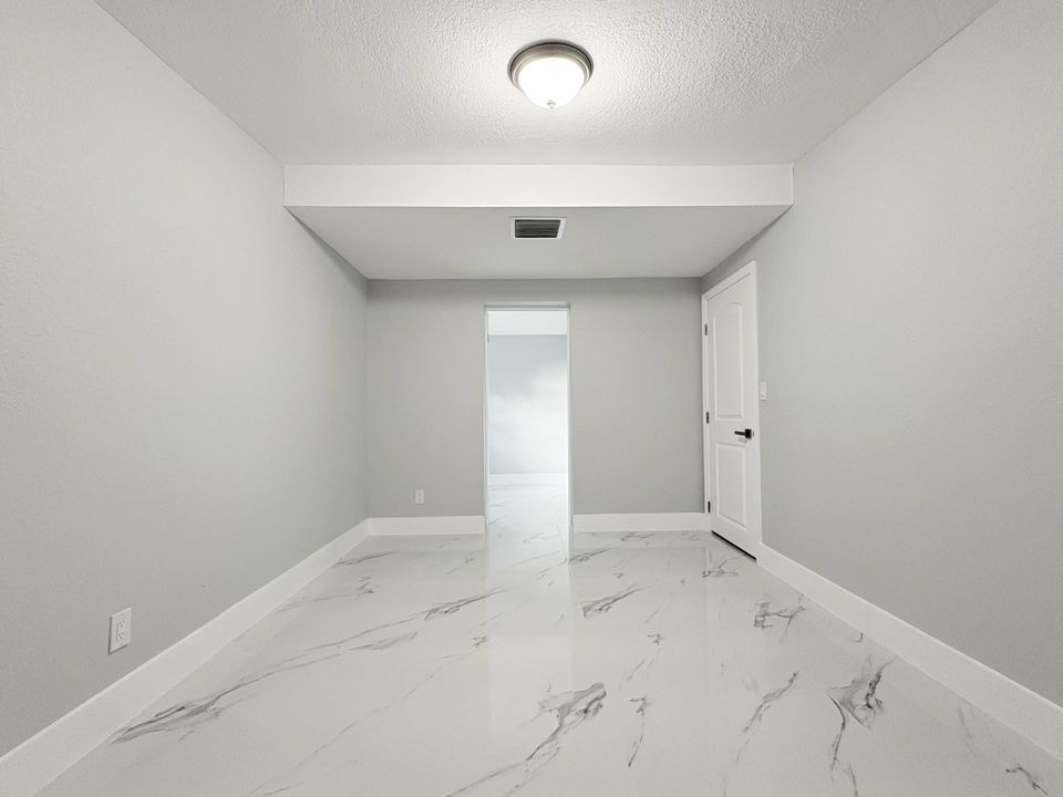 En Venta: $469,000 (3 camas, 2 baños, 1100 Pies cuadrados)