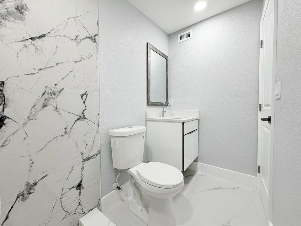 En Venta: $469,000 (3 camas, 2 baños, 1100 Pies cuadrados)