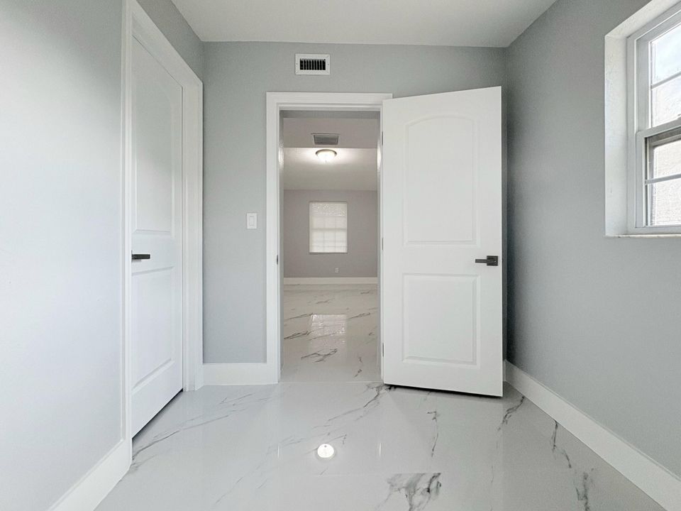 En Venta: $469,000 (3 camas, 2 baños, 1100 Pies cuadrados)