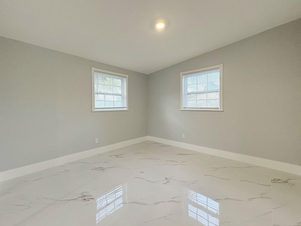 En Venta: $469,000 (3 camas, 2 baños, 1100 Pies cuadrados)