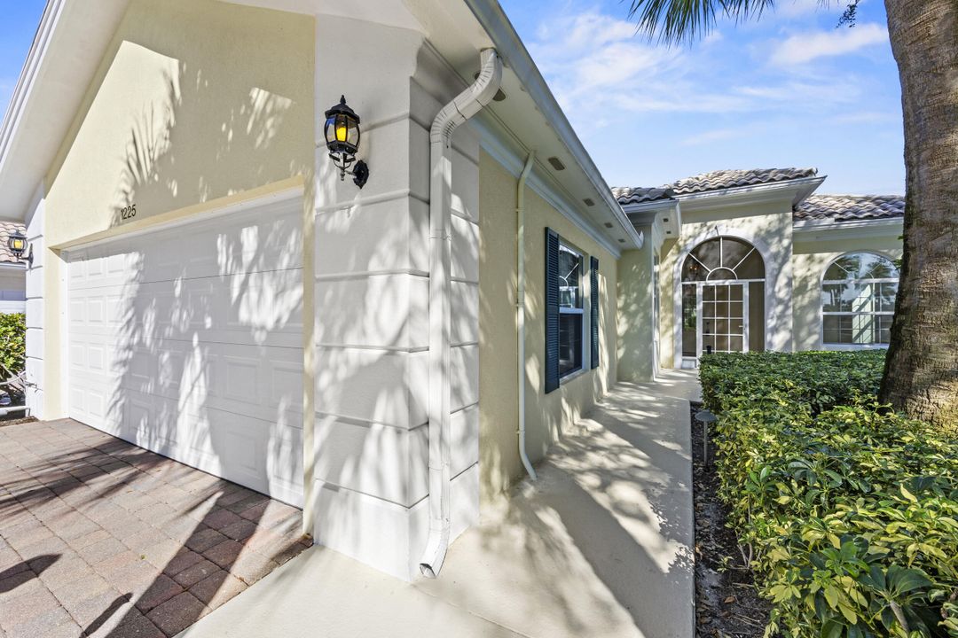 Activo con contrato: $990,000 (3 camas, 2 baños, 2028 Pies cuadrados)