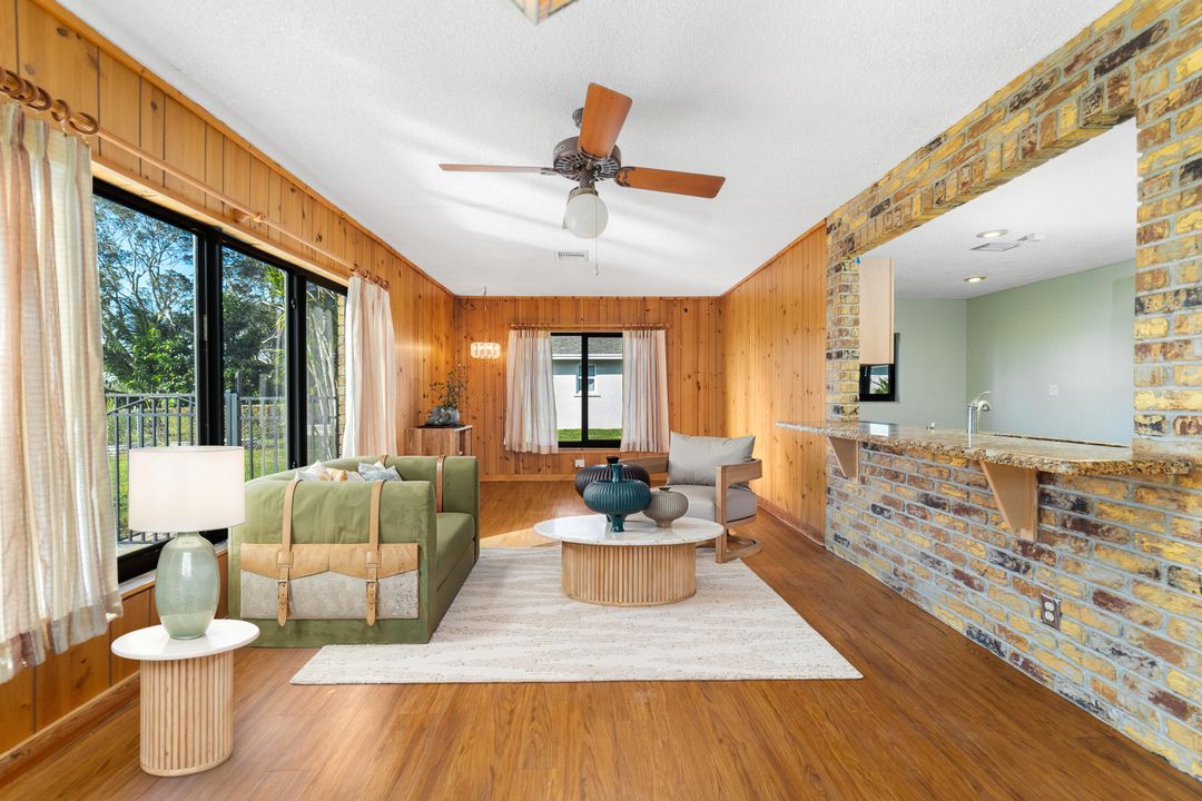 合同活跃: $530,000 (4 贝兹, 2 浴室, 1785 平方英尺)