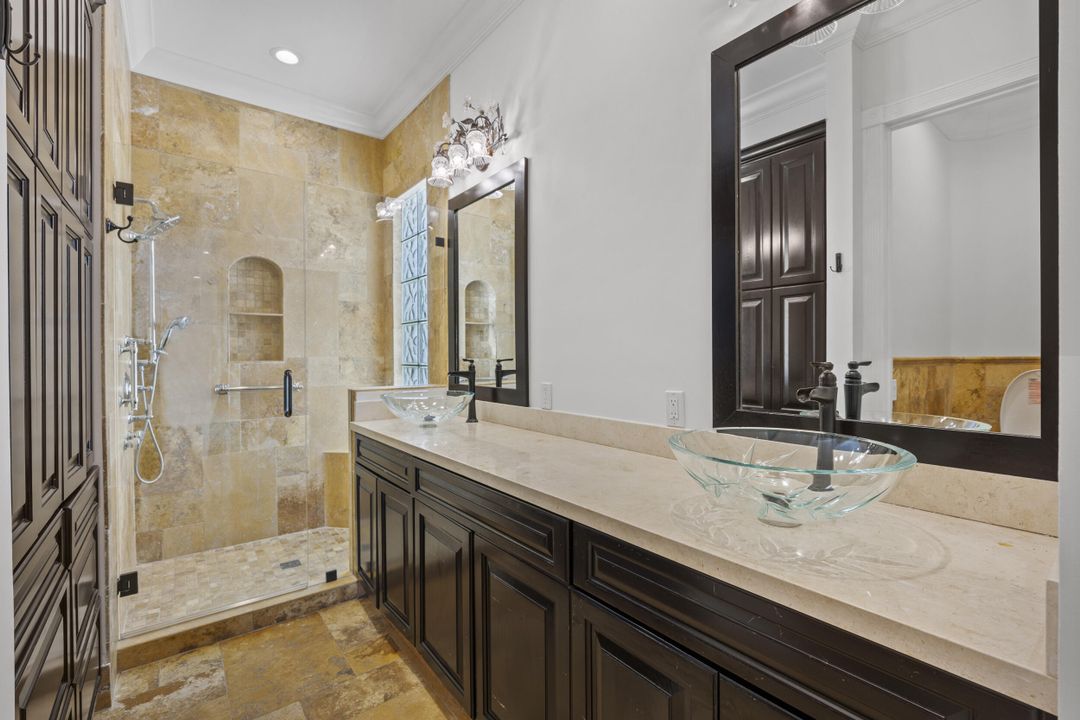 Activo con contrato: $990,000 (3 camas, 2 baños, 2028 Pies cuadrados)