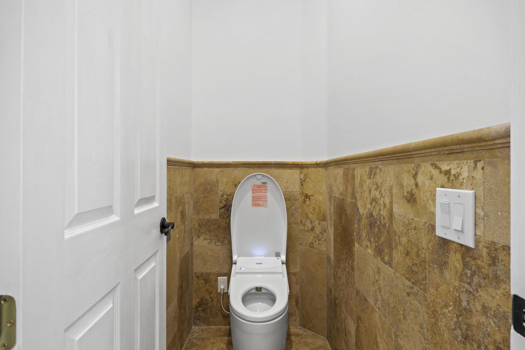 Activo con contrato: $990,000 (3 camas, 2 baños, 2028 Pies cuadrados)