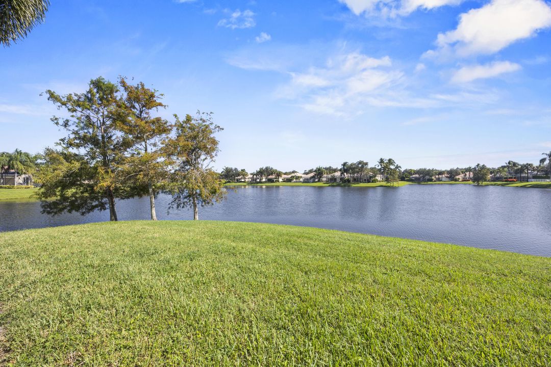 Activo con contrato: $990,000 (3 camas, 2 baños, 2028 Pies cuadrados)