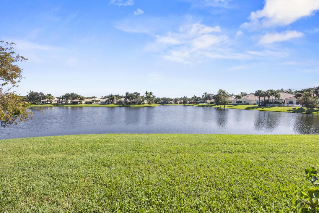 Activo con contrato: $990,000 (3 camas, 2 baños, 2028 Pies cuadrados)