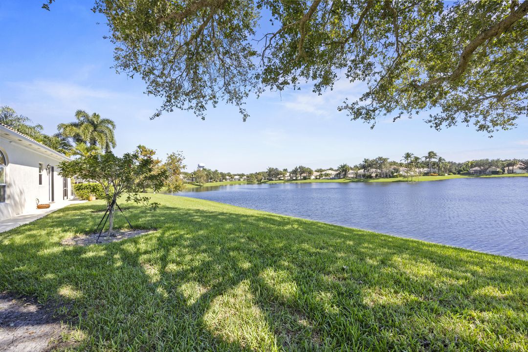 Activo con contrato: $990,000 (3 camas, 2 baños, 2028 Pies cuadrados)