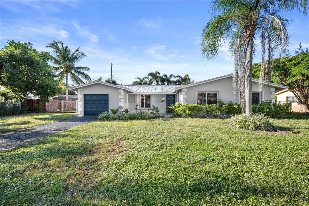 Recently Sold: $685,000 (3 beds, 2 baths, 1674 Square Feet)