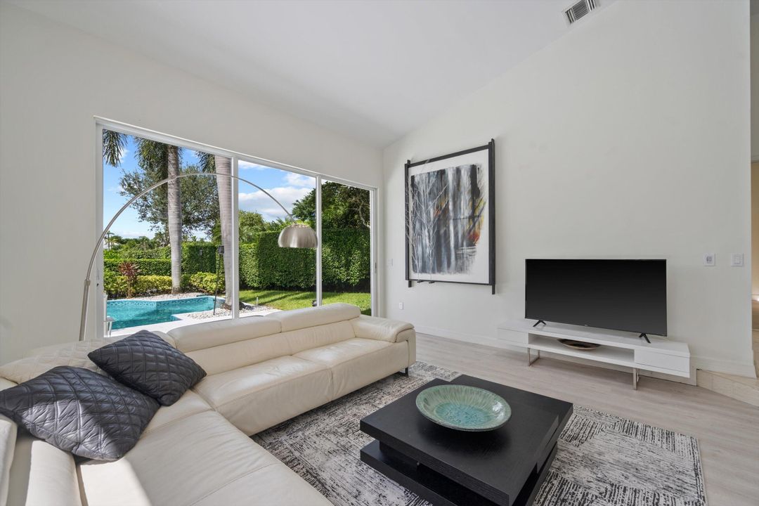 For Rent: $12,500 (3 beds, 2 baths, 2109 Square Feet)