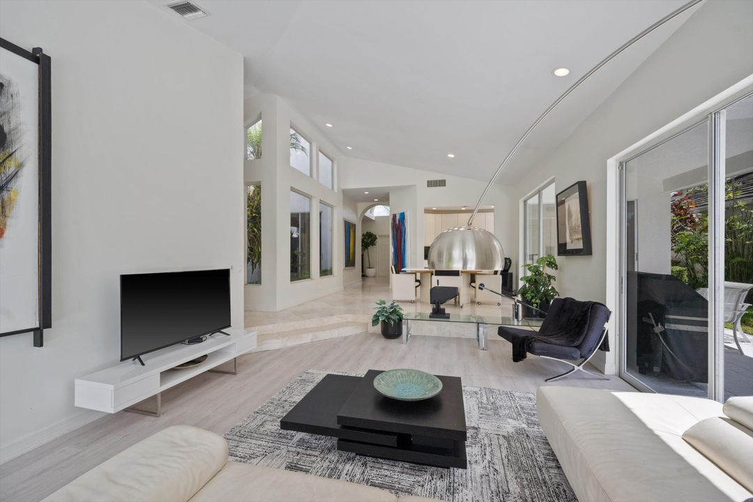 For Rent: $12,500 (3 beds, 2 baths, 2109 Square Feet)