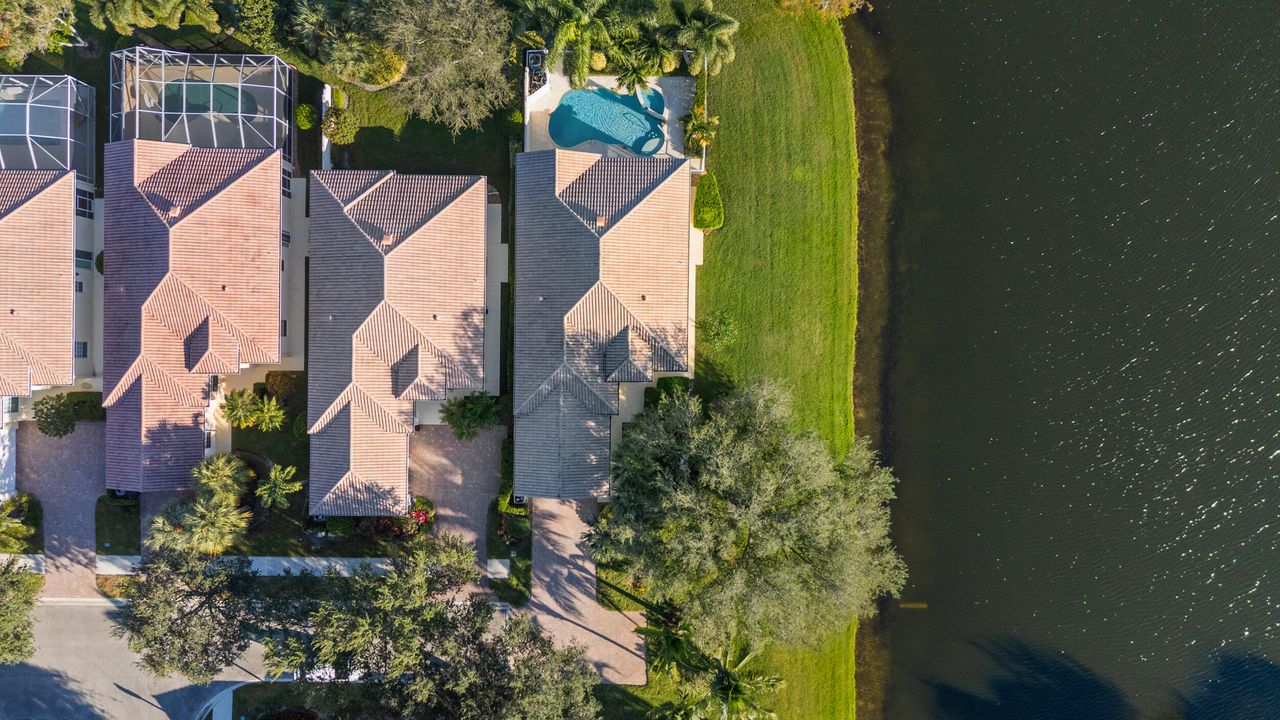 Activo con contrato: $990,000 (3 camas, 2 baños, 2028 Pies cuadrados)