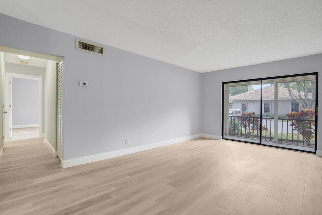 На продажу: $265,000 (2 спален, 2 ванн, 1008 Квадратных фут)