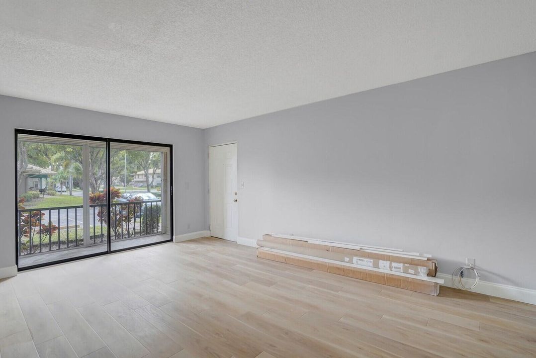 На продажу: $265,000 (2 спален, 2 ванн, 1008 Квадратных фут)