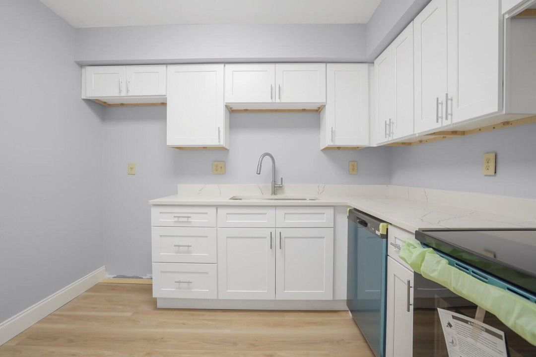 На продажу: $265,000 (2 спален, 2 ванн, 1008 Квадратных фут)