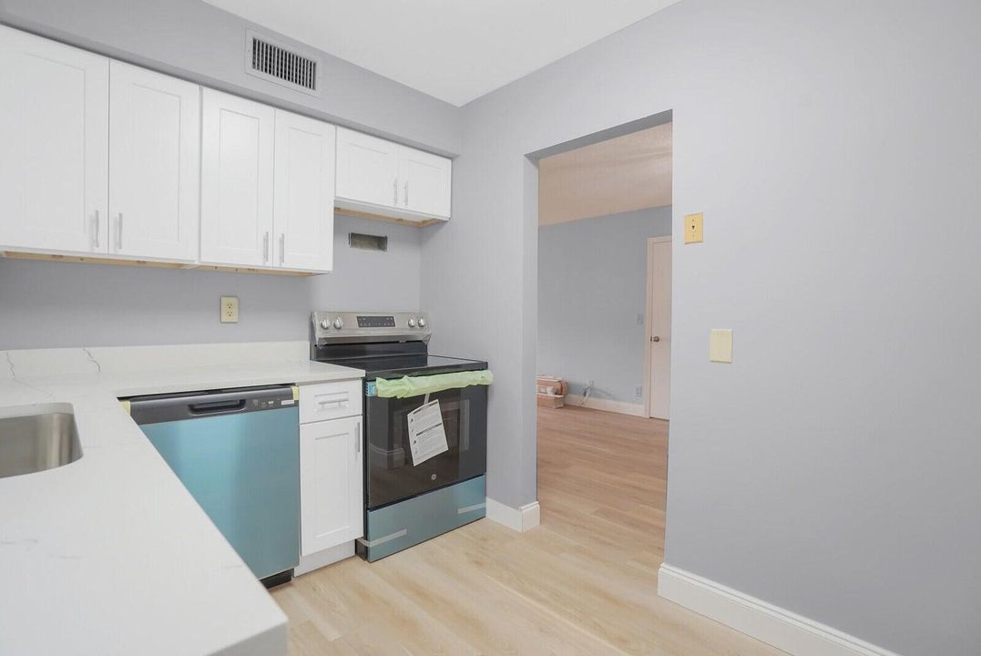 На продажу: $265,000 (2 спален, 2 ванн, 1008 Квадратных фут)