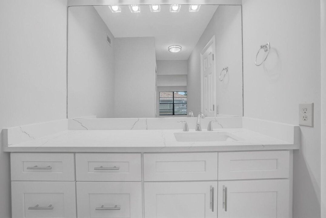 На продажу: $265,000 (2 спален, 2 ванн, 1008 Квадратных фут)