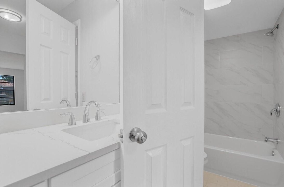 На продажу: $265,000 (2 спален, 2 ванн, 1008 Квадратных фут)