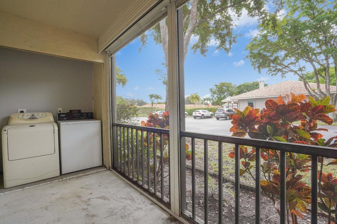 На продажу: $265,000 (2 спален, 2 ванн, 1008 Квадратных фут)