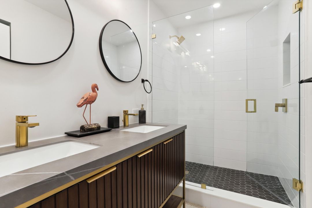 出租: $14,000 (2 贝兹, 2 浴室, 1300 平方英尺)