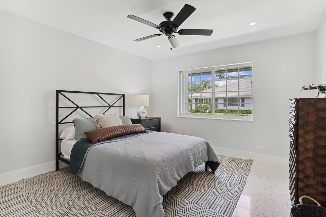 出租: $14,000 (2 贝兹, 2 浴室, 1300 平方英尺)