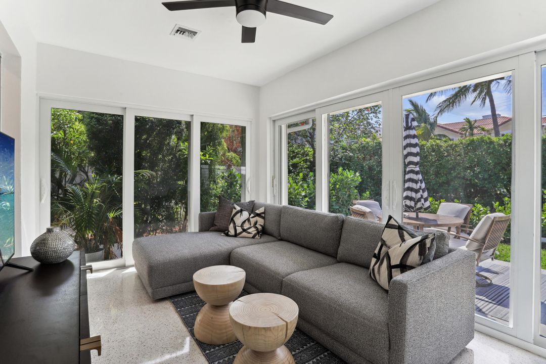 出租: $14,000 (2 贝兹, 2 浴室, 1300 平方英尺)