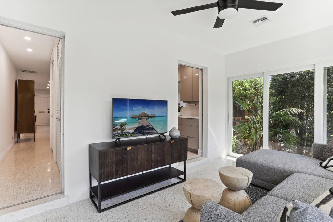 出租: $14,000 (2 贝兹, 2 浴室, 1300 平方英尺)